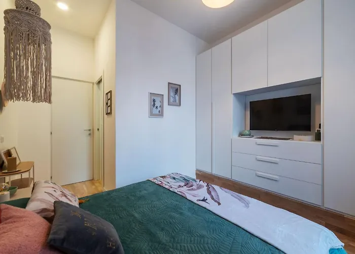 Guesthost - Termini Cozy Grey Apartment